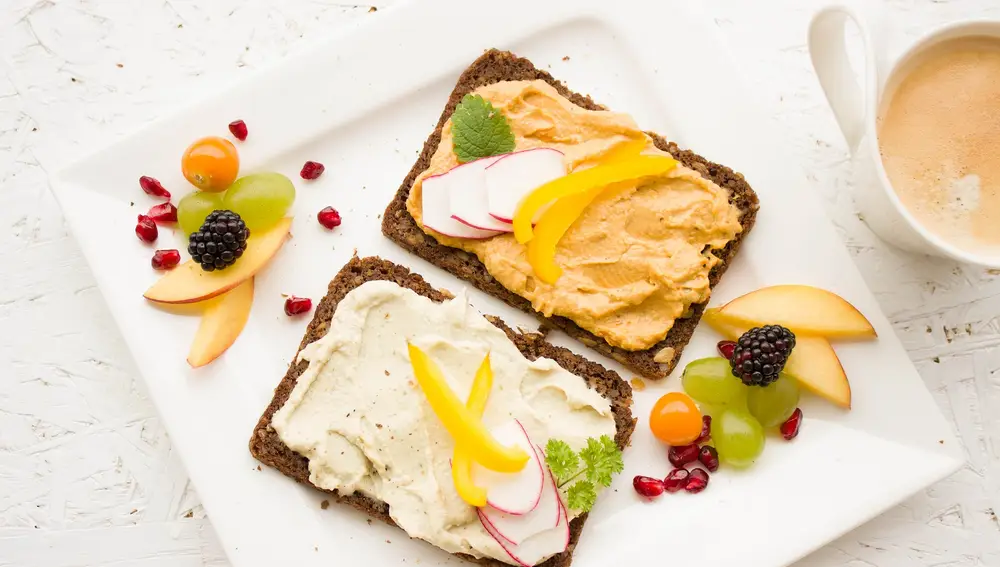 El desayuno perfecto debe estar formado -casi integramente- por grasas saludables, proteínas y fibras | Fuente: Einladung_zum_Essen / Pixabay