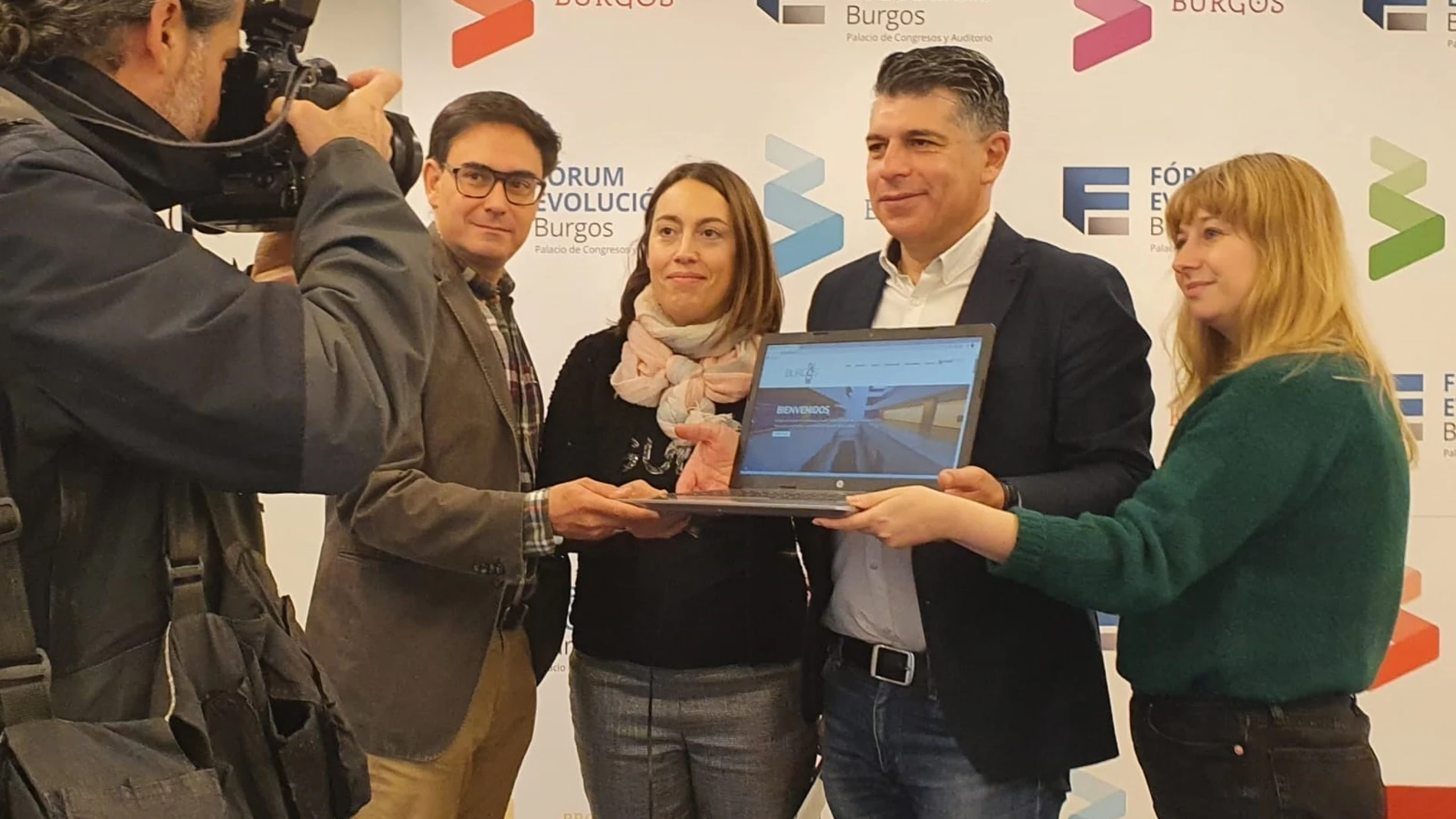 El vicealcalde de Burgos, Vicente Marañón, en la presentación de la web de la candidatura a Capital Europea de la Cultura en 2031, junto a miembros del equipo asesor