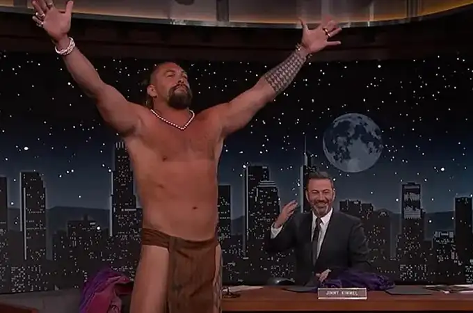 El desnudo casi integral de Jason Momoa delante de Jimmy Kimmel