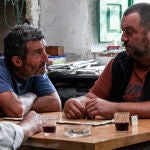 Luis Zahera y Denis Ménochet en "As bestas"