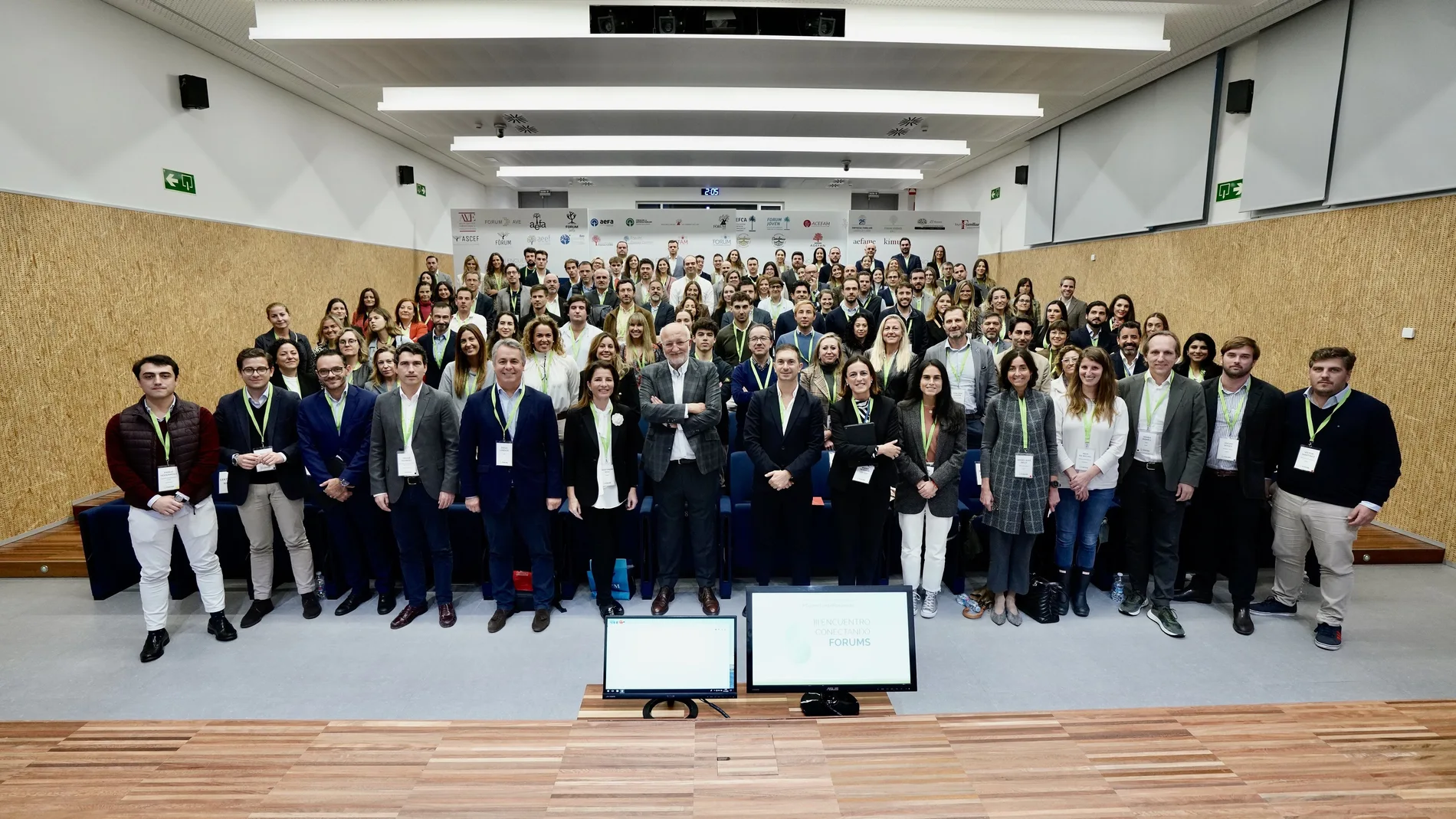 La tercera edición de Conectando Forums ha reunido 130 jóvenes miembros de familias empresarias de toda España en la Marina de València