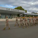 La Brigada de La Legión (Brileg) celebró un desfile militar para despedir este viernes en la base &#39;Álvarez de Sotomayor&#39; de Viator (Almería), al contingente Apoyo a Irak (A/I) que participa en la misión OTAN-Irak (NM-I). EFE/ Brigada de la Legión /