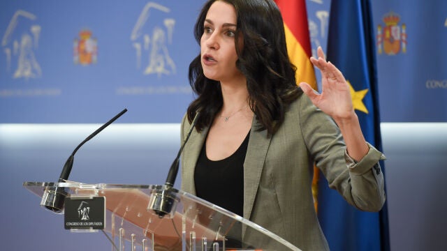 La presidenta de Ciudadanos, Inés Arrimadas, interviene en una rueda prensa.