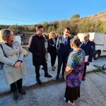 El consejero Juan Carlos Suárez-Quiñones visita junto al alcalde de Burgos, Daniel de la Rosa, el poblado chabolista de "El Encuentro"