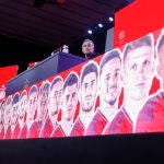 El seleccionador nacional, Luis Enrique Martínez, anuncia la lista definitiva de jugadores para el Mundial de Qatar 2022. EFE/ Juan Carlos Hidalgo