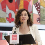La presidenta de la Comunidad de Madrid, Isabel Díaz Ayuso, interviene durante su visita al colegio bilingüe San Agustín Los Negrales de Guadarrama ayer viernes