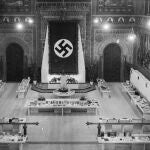 Imagen de una exposición de literatura nazi en el paraninfo de la Universidad de Barcelona, en los años cuarenta
