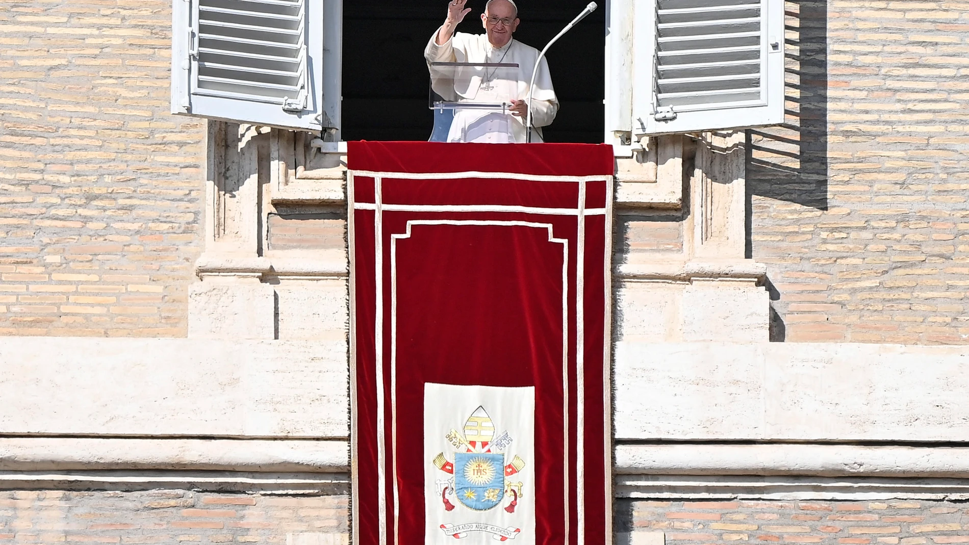 El Papa se dirige a los fieles en la jornada de los pobres