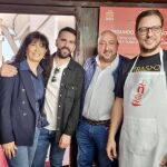 La concejal de Cultura y Turismo, Ana Redondo, y el presidente de los hosteleros de Valladolid, Jaime Fernández, visitan Trasto, del chef Teo Rodríguez.