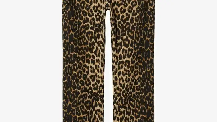 Pantalones leopardo.