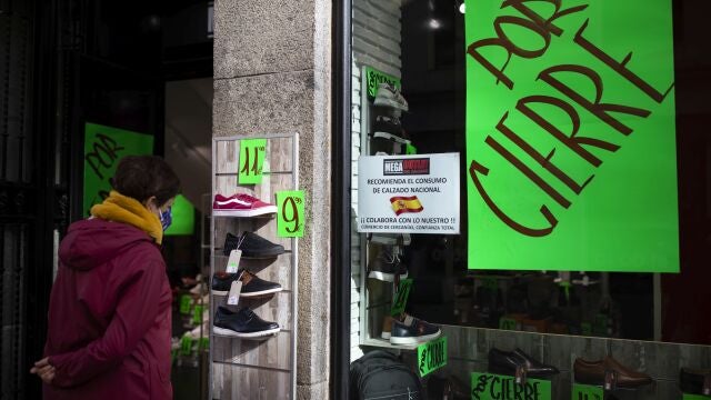 Liquidación por cierre de una zapatería en Madrid