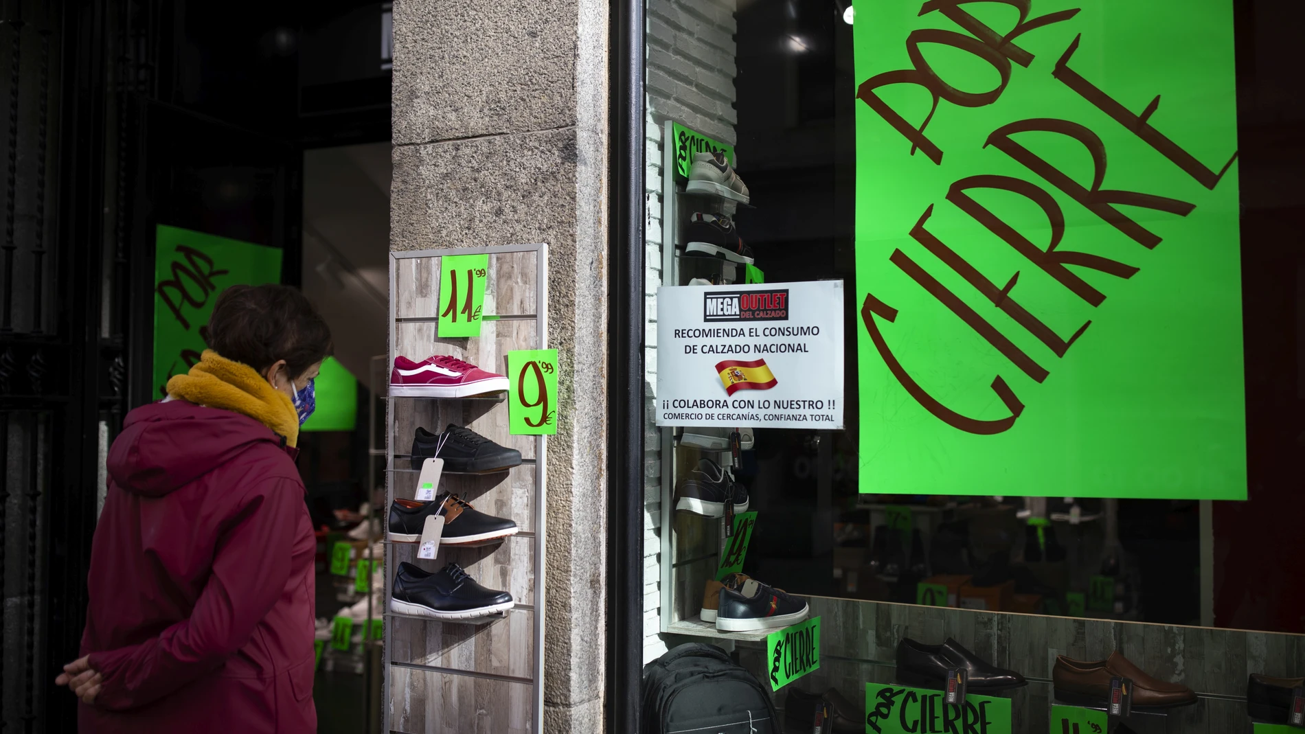 Liquidación por cierre de una zapatería en Madrid
