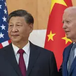 El presidente de Estados Unidos, Joe Biden, a la derecha, junto al presidente chino, Xi Jinping, antes de una reunión al margen de la cumbre del G20