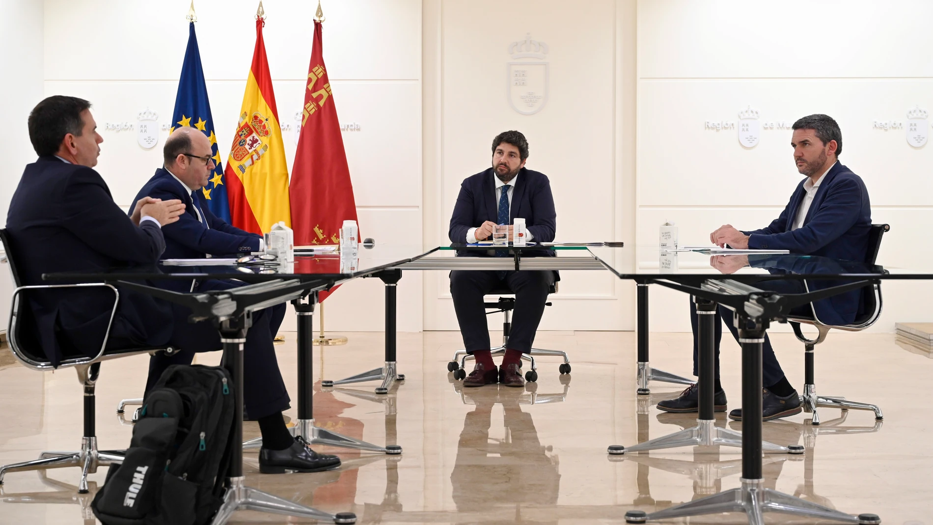 Reunión mantenida este lunes entre el presidente de la Comunidad, Fernando López Miras, y el presidente de la Asociación Interprofesional de Limón y Pomelo (Ailimpo), José Hernández