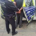 Imagen de archivo de una detención por parte de la Policía Local de La Palma del Condado (Huelva). AYUNTAMIENTO