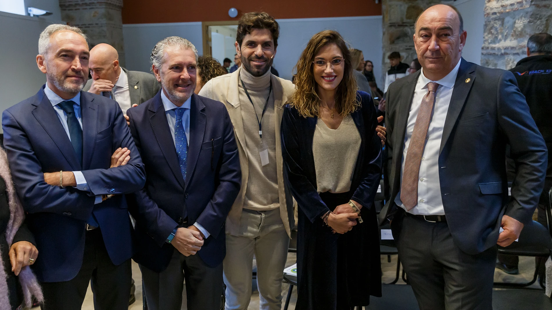 La presidenta de la Cámara de Comercio de Segovia, Mª José Tapia y el secretario general de la Consejería de Industria, Comercio y Empleo, Alberto Díaz, inauguran la Feria de Empleo, emprendimiento y especialización profesional