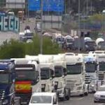 Marcha lenta de camiones camino de Madrid