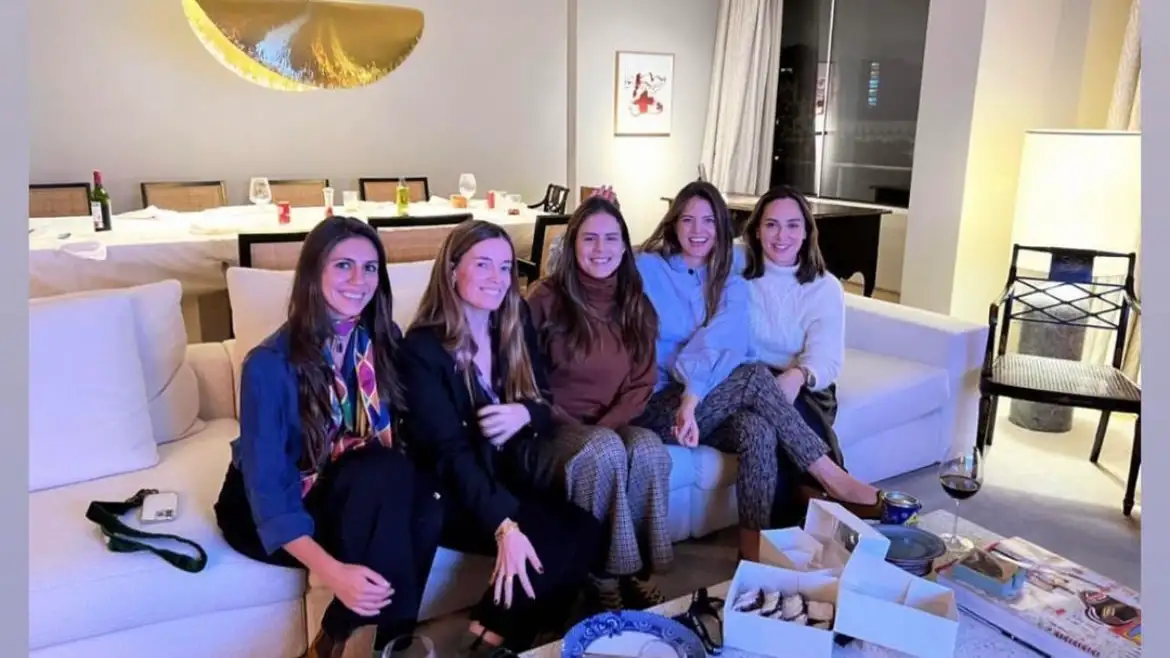 Tamara Falcó con amigas.