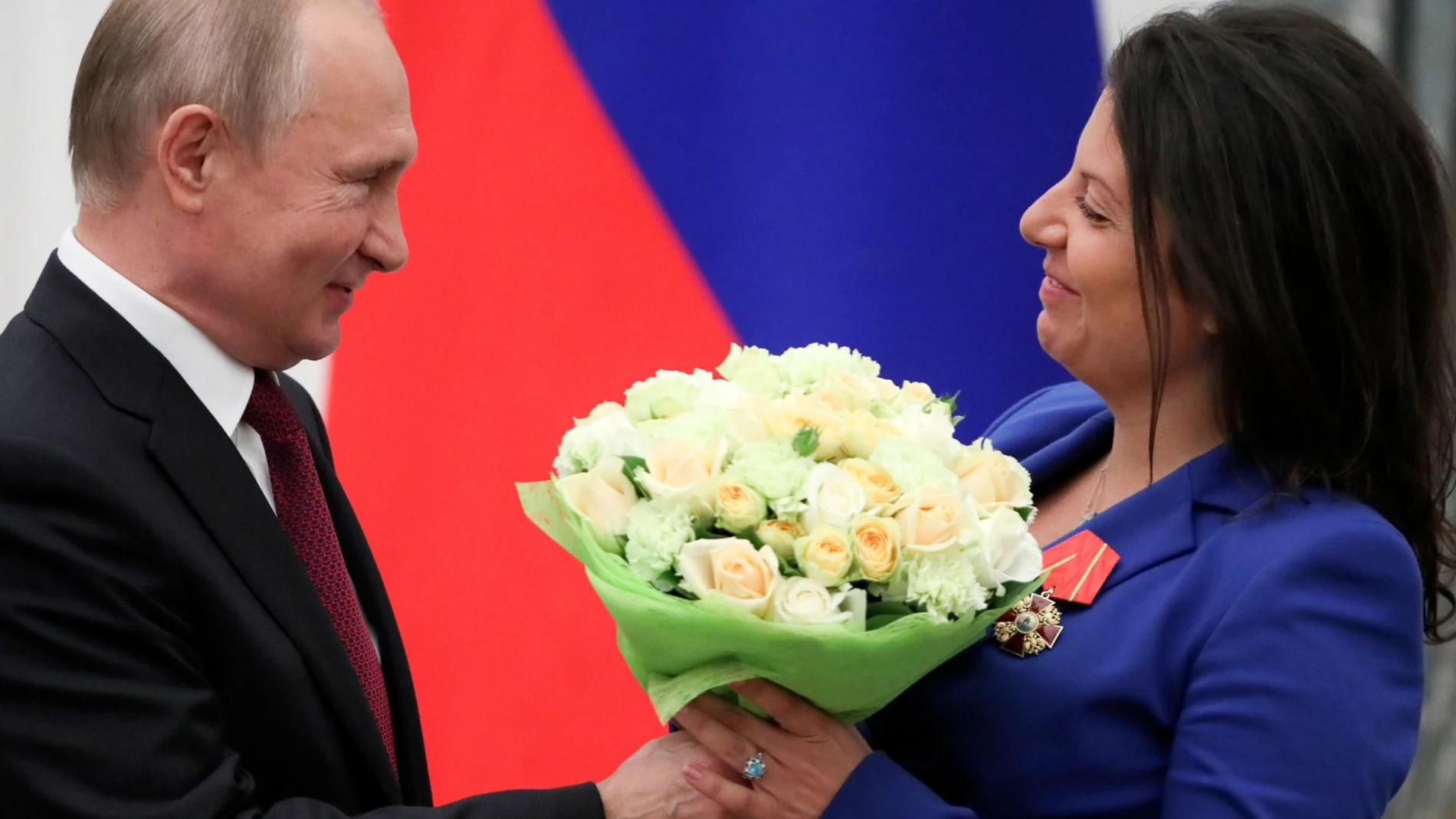 El presidente ruso, Vladimir Putin, y la directora del canal de televisión ruso RT, Margarita Simonián, en una imagen de archivo