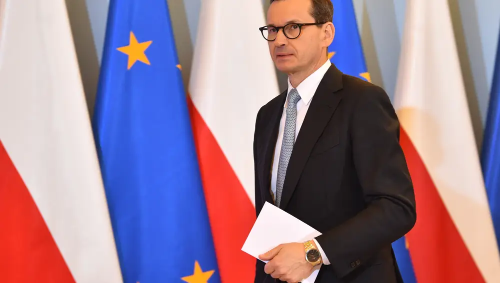 El Primer Ministro polaco Mateusz Morawiecki asiste a una rueda de prensa en la Cancillería del Primer Ministro en Varsovia, Polonia, el 16 de noviembre de 2022 | Fuente: EFE