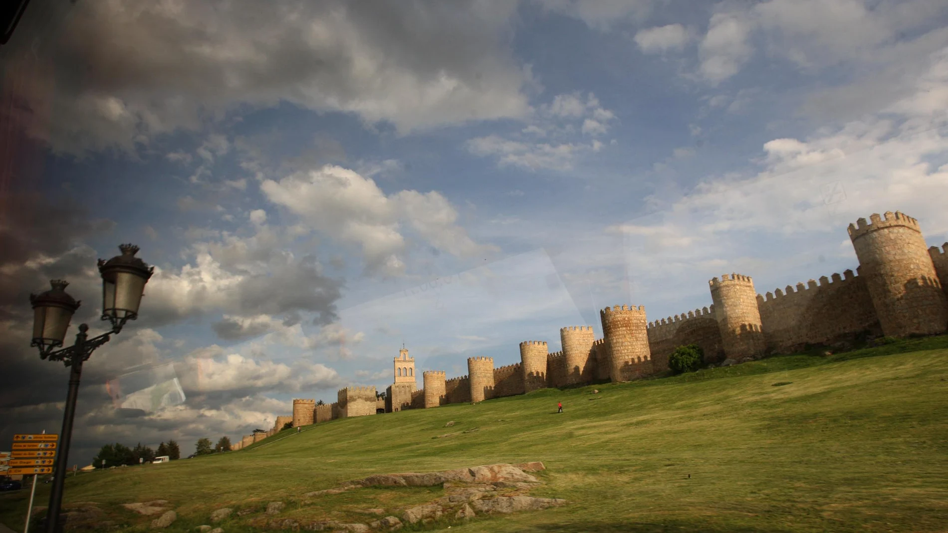 Imagen de la muralla de Ávila