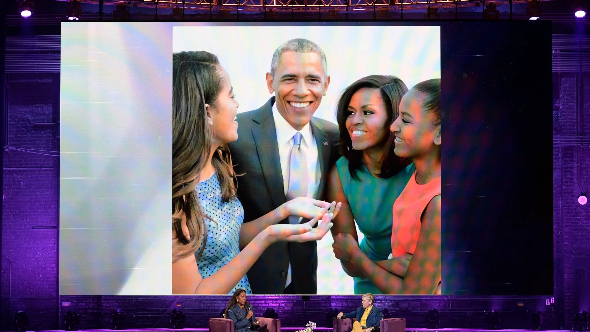 Presentación del último libro de la ex primera dama de EE UU Michelle Obama junto a Ellen DeGeneses en Washington