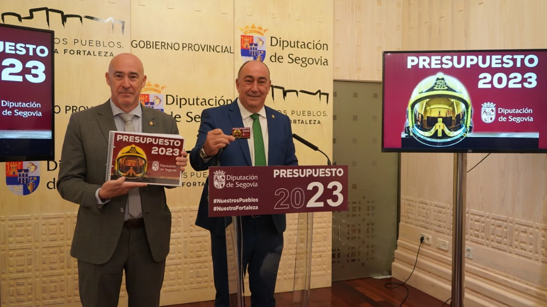 El presidente de la Diputación de Segovia, Miguel Ángel de Vicente, y el diputado Óscar Benito presentan los presupuestos para 2023
