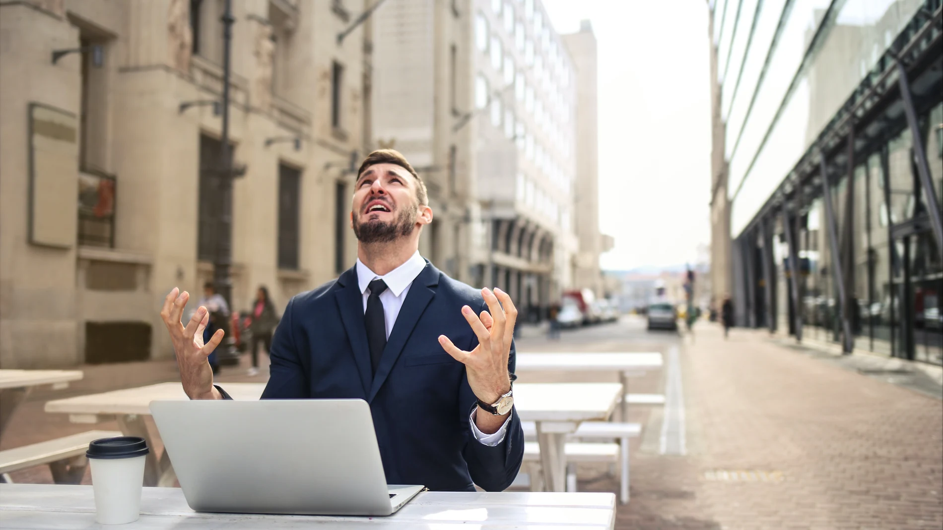 Mucha gente se siente absolutamente indefensa ante el más mínimo problema informático | Fuente: Andrea Piacquadio / Pexels