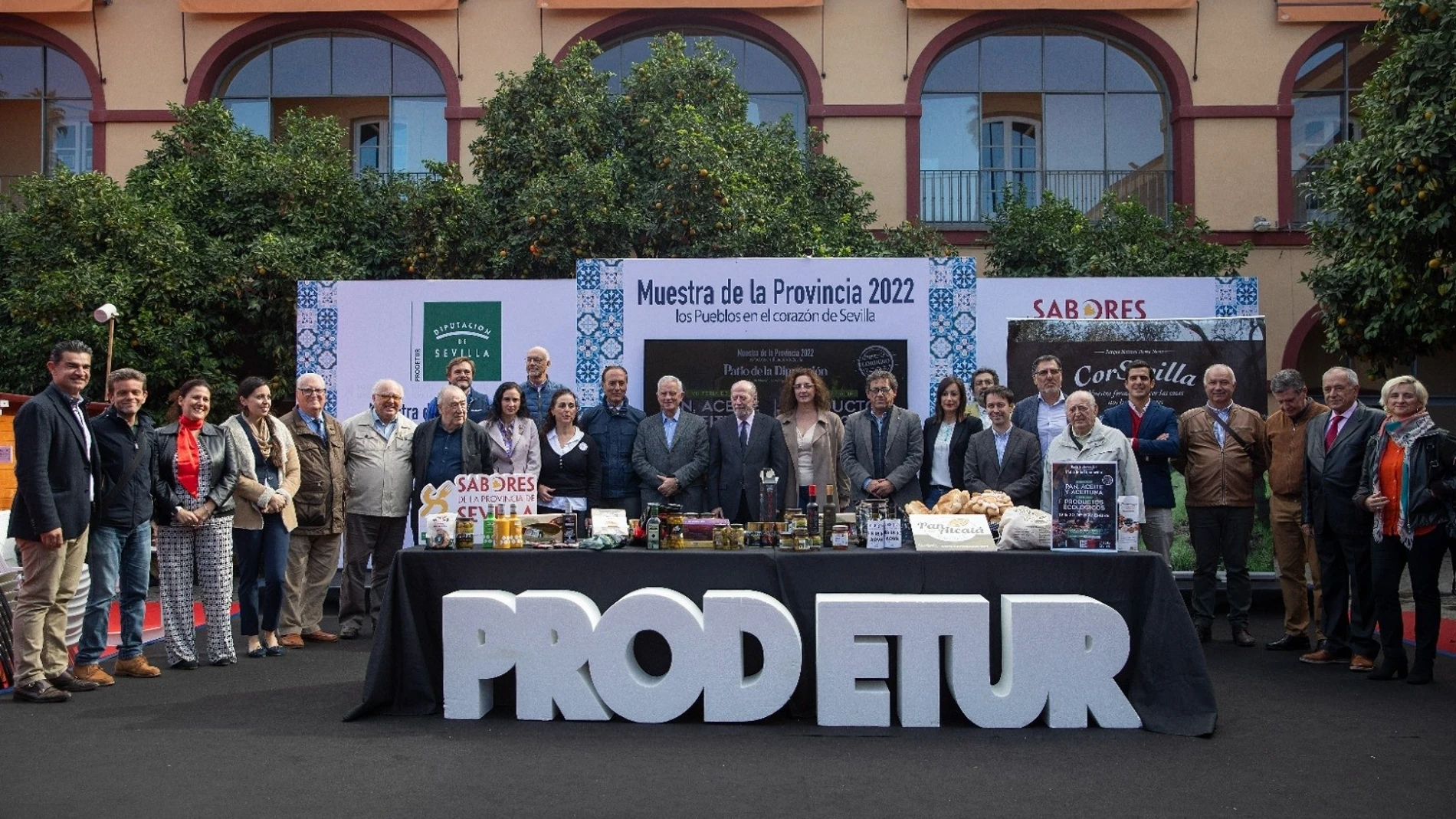 El presidente de la Diputación de Sevilla, Fernando Rodríguez Villalobos, en la presentación de las ferias del Pan, Aceite y la Aceituna y la VII Feria de Productos Ecológicos