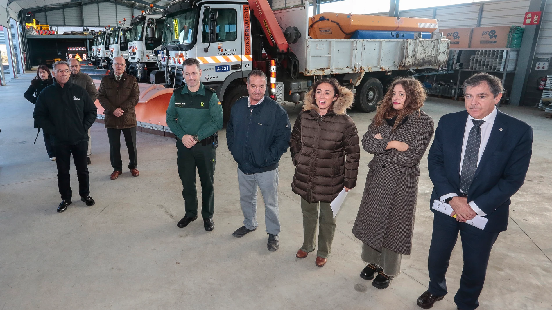 La consejera de Movilidad y Transformación Digital, María González Corral, visita las instalaciones del nuevo centro de conservación de la A-231 en Bercianos del Real Camino (León)