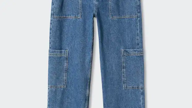 Jeans cargo pinzas, de Mango