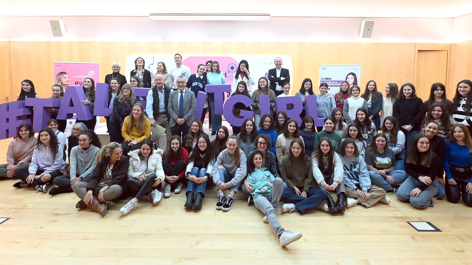 Acto de apertura del curso STEM Talent Girl, con la participación del ex jugador de baloncesto español Juan Antonio Corbalán y la deportista paraolímpica Marta Fernández