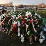 La tumba de Boguslaw W., de 60 años, víctima de una explosión, tras la ceremonia fúnebre en el pueblo de Przewodow