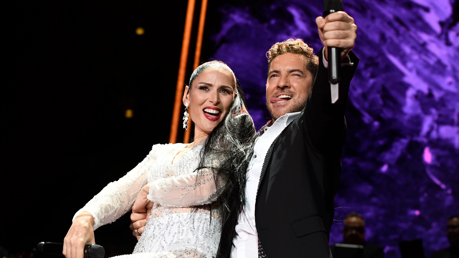 Las redes enloquecen con la emotiva actuación de David Bisbal y Rosa López en el aniversario musical del artista Las redes enloquecen con la emotiva actuación de David Bisbal y Rosa López en el aniversario musical del artista
