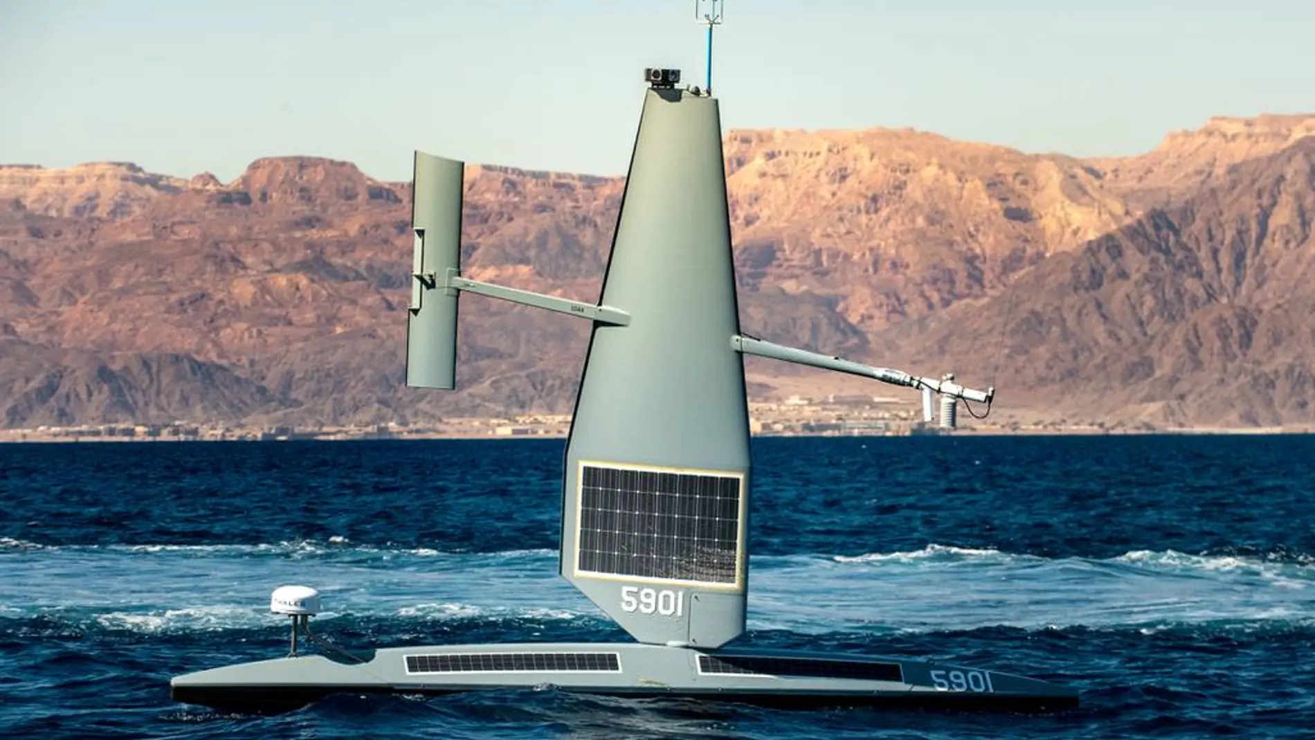 Habitualmente de color naranja, los Saildrone Explorer que utilizará la marina de Estados Unidos llevarán otros colores.