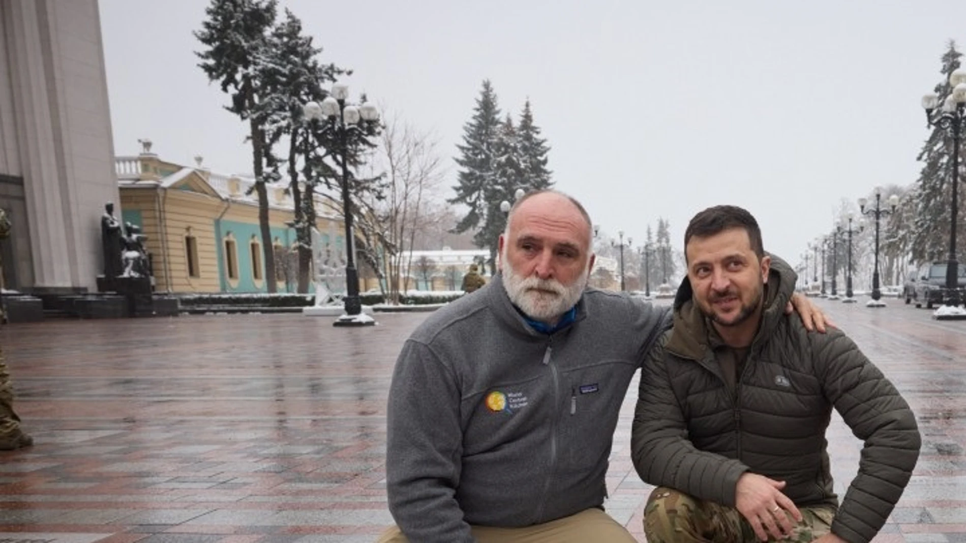 Zelenski concede al chef José Andrés una placa en el Paseo de los Valientes en Kiev