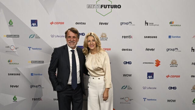 La vicepresidenta segunda y ministra de trabajo, Yolanda Díaz, con el presidente del Grupo Planeta, José Creuheras, en el primer día del foro Metafuturo que organiza Atresmedia