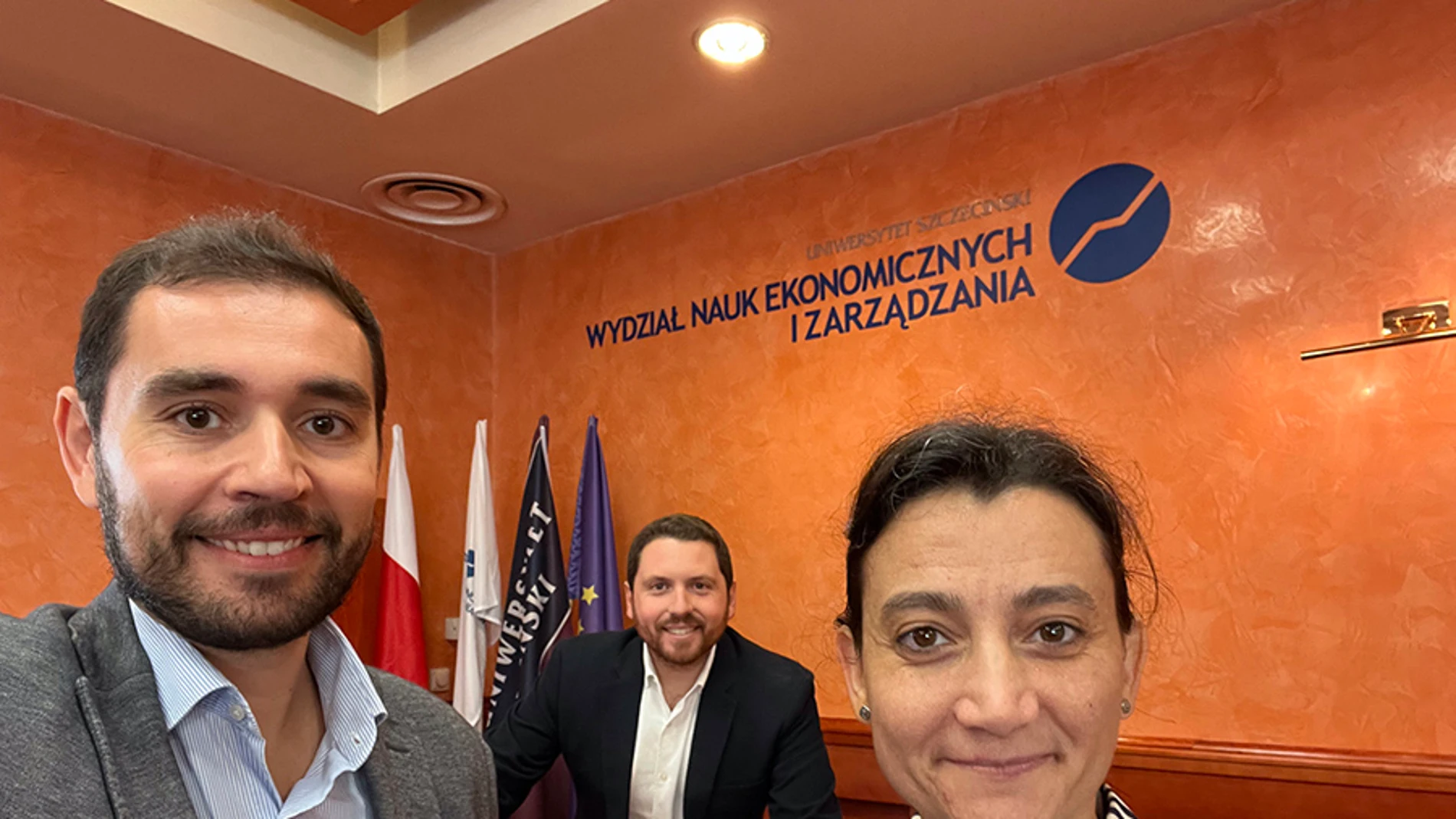 Investigadores del Grupo DEKIS de la UCAV