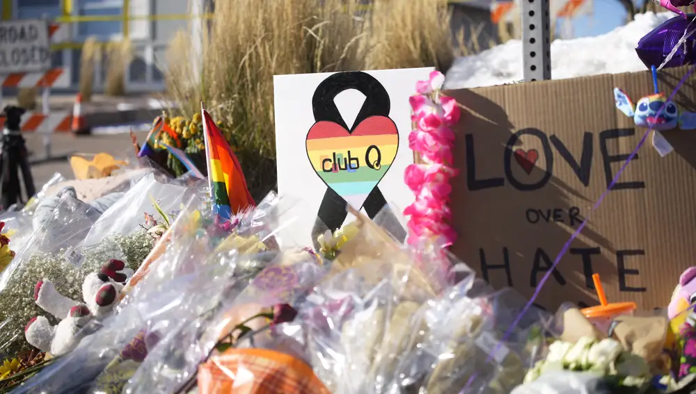 “Las balas volaban sobre mí”, relatan testigos del horror vivido en el tiroteo en la discoteca gay de Colorado