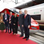 La ministra de Transportes, Raquel Sánchez, junto a los socios de iryo