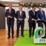 El presidente de la Junta de Castilla y León, Alfonso Fernández Mañueco, participa en la gala del X Aniversario de 'Ávila Auténtica. Somos 300'. (I a D) José Francisco Hernández, delegado Territorial; Pedro Cabrero, vicepresidente de la Diputación; Carlos García, presidente de la Diputación; Mañueco; Jesús Martín, diputado de Desarrollo Rural; y Héctor Palencia
