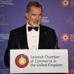 El rey Felipe VI, durante la gala por el 135 aniversario de la Cámara de Comercio de España en Reino Unido, este lunes 21 de noviembre en Londres