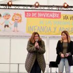 La alcaldesa Noelia Posse (PSOE) y la concejala de Educación, Nati Gómez (Podemos) en un acto reciente