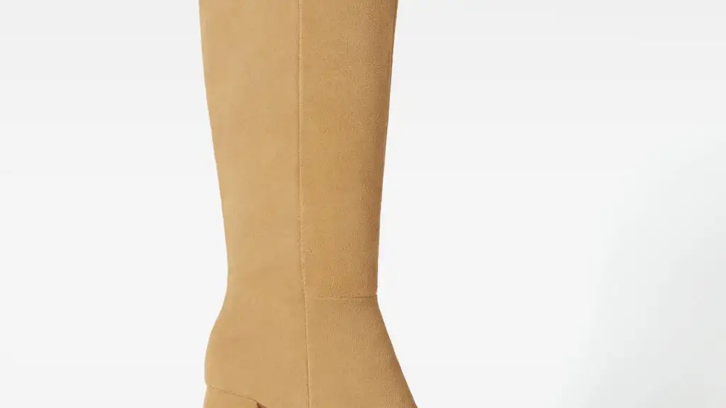 Botas tacón ancho piel, de Bershka