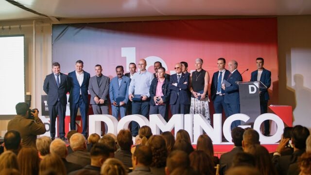 Trabajadores de más de 15 años en la empresa premiados.