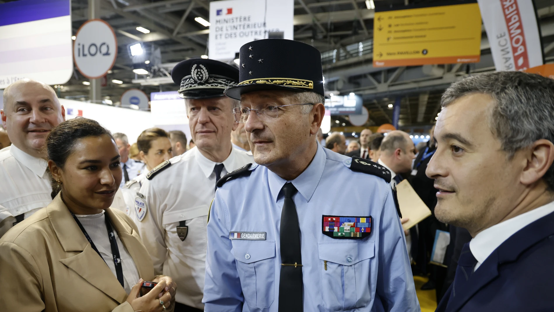 El director de la Policía Nacional francesa Frederic Veaux (tercero a la izquierda), junto al director general de la Gendarmería Christian Rodriguez (en el centro) y el ministro de Interior francés, Gerald Darmanin (a la derecha) en una imagen de archivo