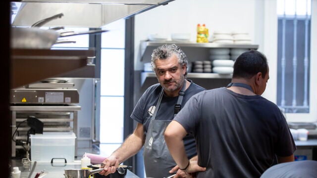 El cocinero Dani Carnero, que ha conseguido la primera estrella Michelin para su restaurante Kaleja, en Málaga