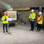 En Getafe, la presidenta de la Comunidad de Madrid, Isabel Díaz Ayuso, visita las obras de prolongación de la línea 3 de Metro