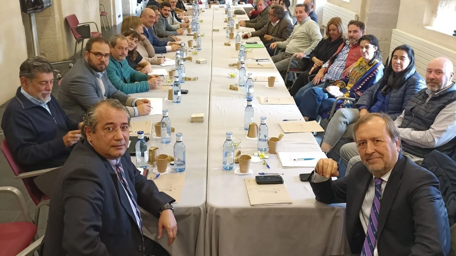 El director general de Turismo, Ángel González, preside la reunión en Santo Domingo de Silos (Burgos) de la Asamblea Extraordinaria 2022 de la marca de calidad ‘Posadas Reales’ de Castilla y León