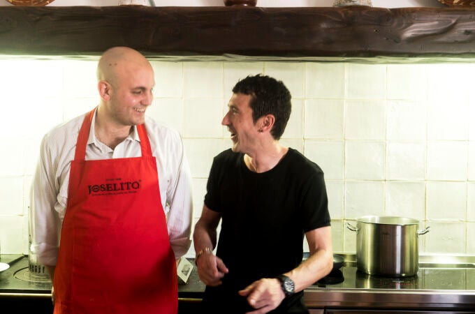 José Gómez (hijo) y el cocinero Eneko Atxa durante el proyecto JoselitoLab, que tuvo lugar en Azurmendi